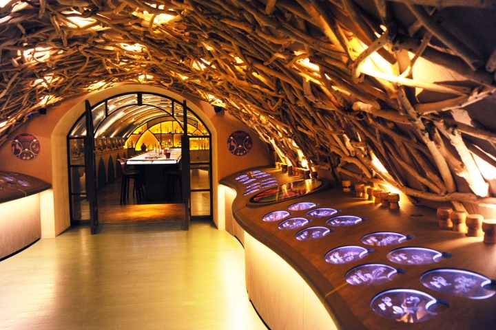 Underground restaurant