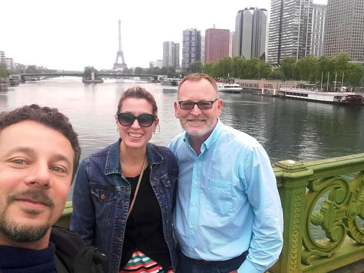 Milan with couple on a bridge