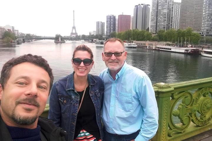 Milan with couple on a bridge