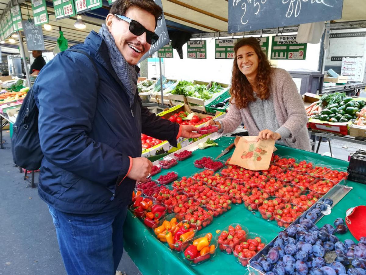 Man purchasing strawberries