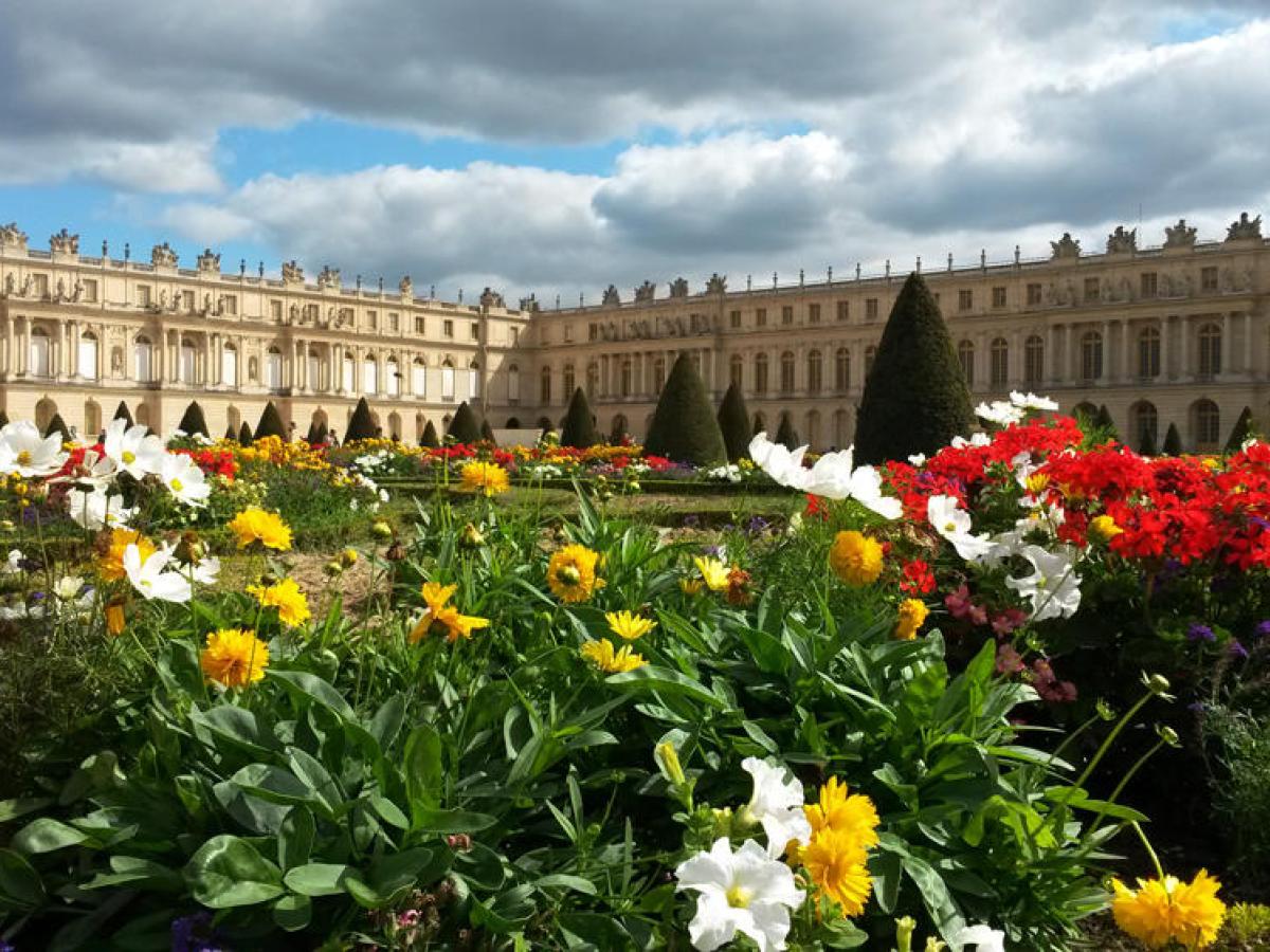 Garden in front of castle
