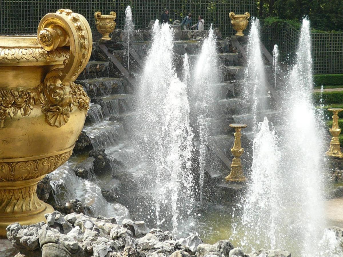 Classical water fountain