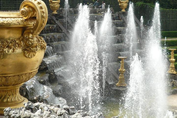 Classical water fountain